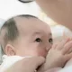Bayi sedang menyusu