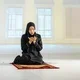 Wanita muslim berdoa