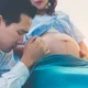 suami berdoa untuk istri yang mau melahirkan