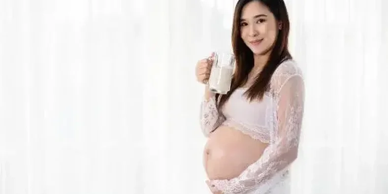 Ibu hamil minum susu