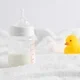 Susu dan botol bayi (freepik.com) 