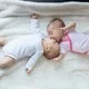 Bayi kembar perempuan