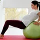 Ibu hamil sedang olahraga (freepik.com) 