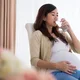 Ibu hamil minum air putih