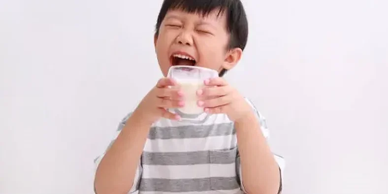 Anak minum susu peninggi badan