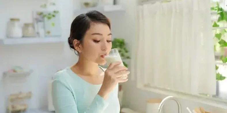 Ibu rumah tangga minum susu penyubur kandungan