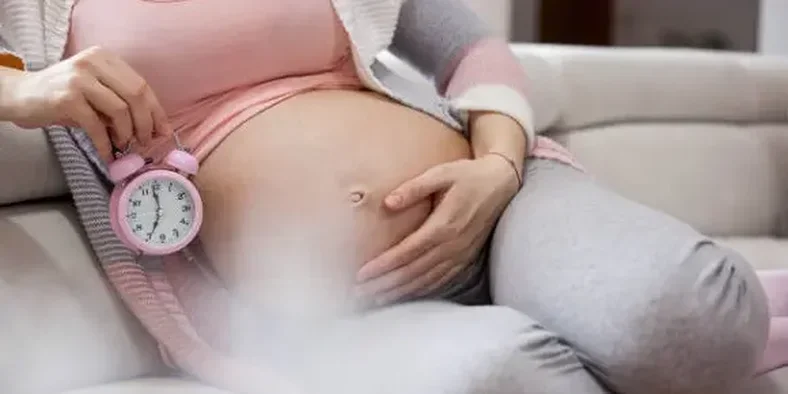 Ibu hamil menunggu waktu persalinan