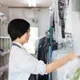 Wanita membuka usaha laundry